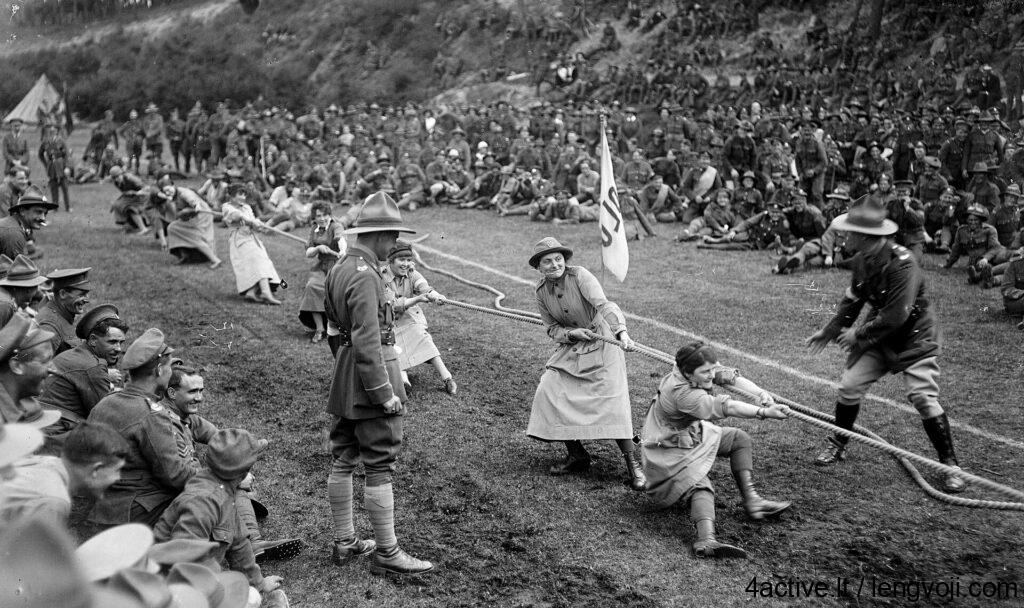 Queen_Marys_Auxilary_Army_Corps_tug-o-war_3_August_1918_cropped - 4Active Centras